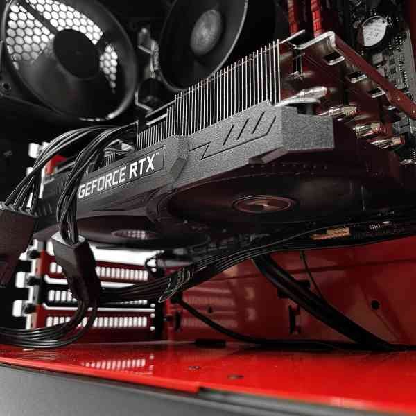 Red Scarlet 5600x RTX 2080TI | Hardcore Gaming & Editing | Računalnik